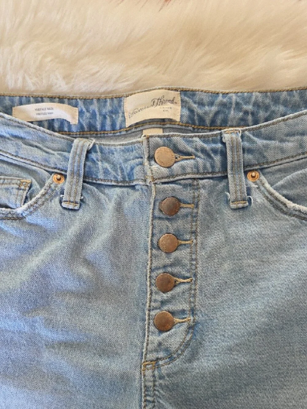 Universal Thread Light Wash Button-Fly Denim Shorts